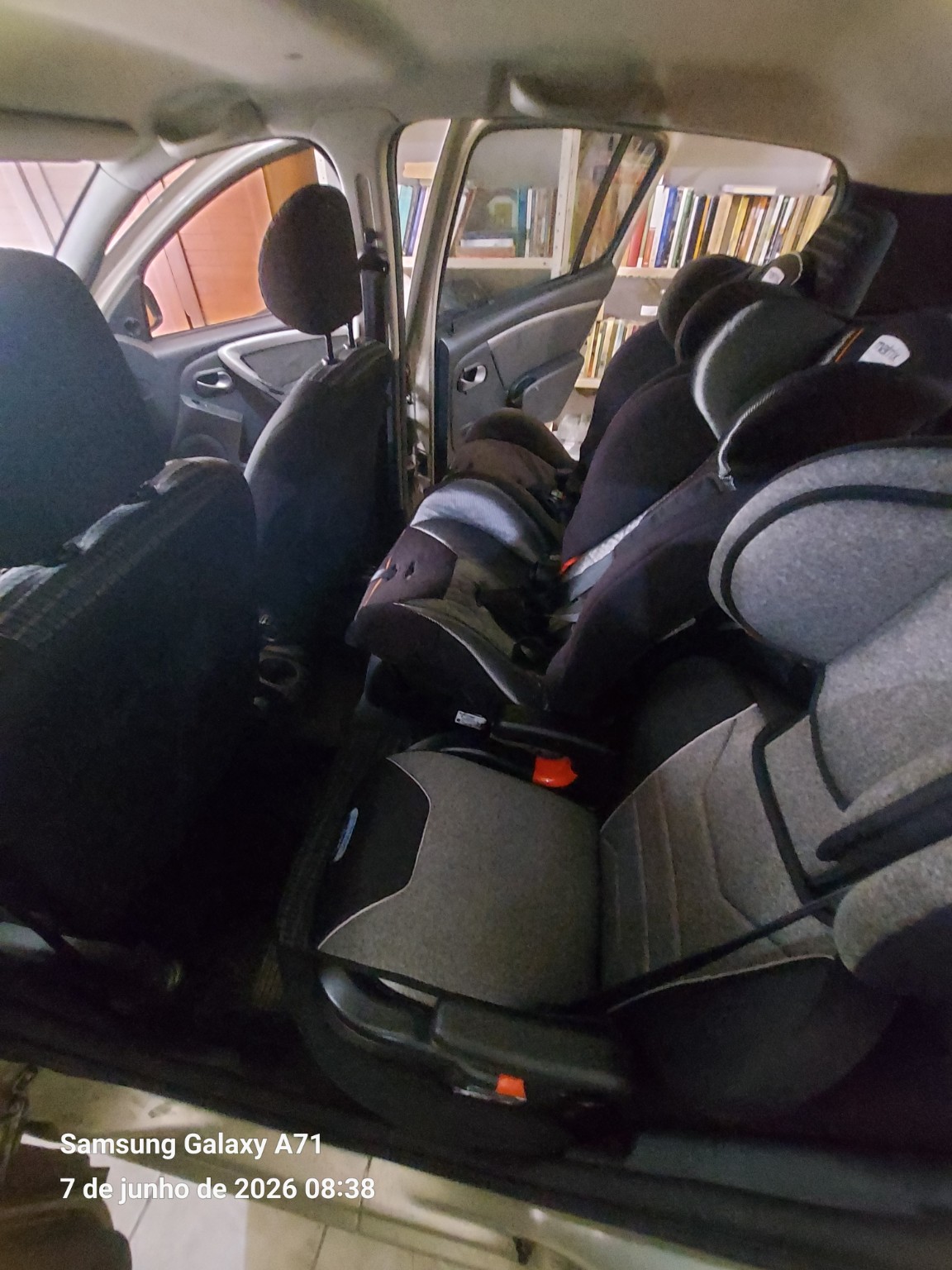 Espaço reservado para foto do interior automotivo depois da higienização
