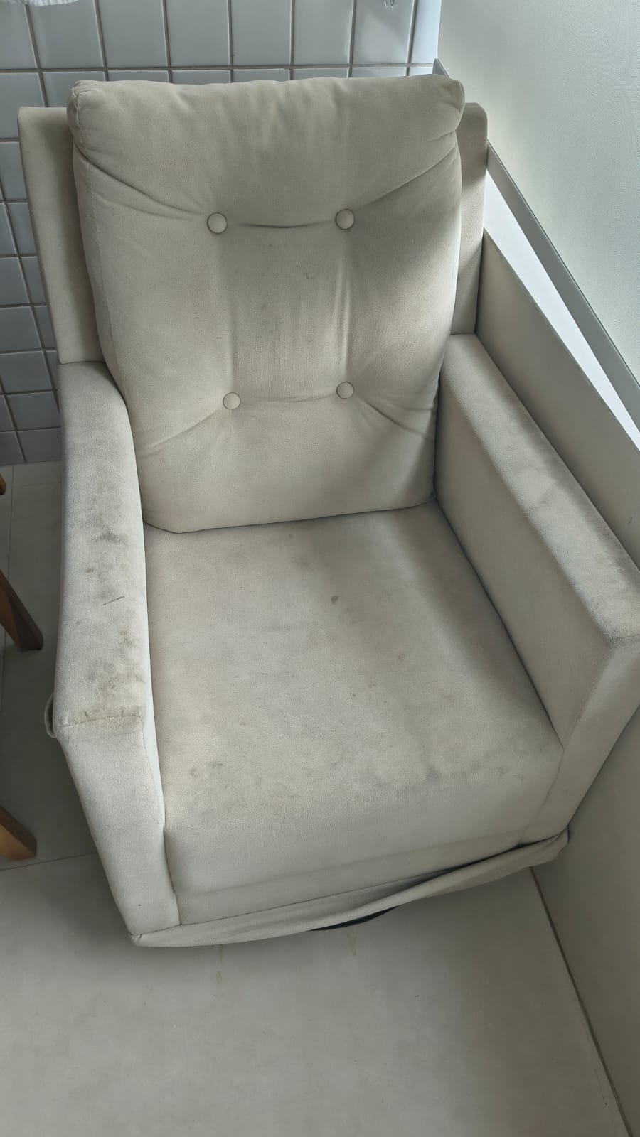 Espaço reservado para foto da poltrona antes da higienização