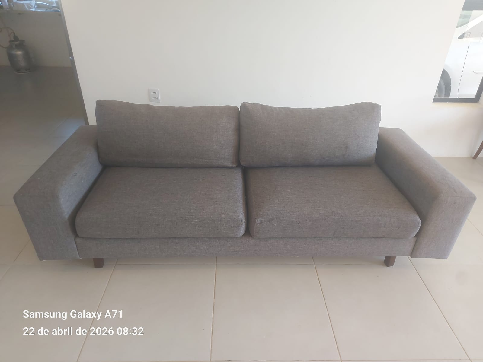 Espaço reservado para foto do sofá antes da higienização